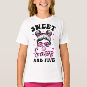 甘いサッシーと5メッシーバンヒョウのサングラス Tシャツ