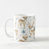 甘いシカの青いクリスマスの雪の結晶 コーヒーマグカップ (左)