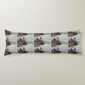 甘いジャーマン・シェパード犬 ボディピロー (正面)