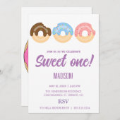 甘いドーナツ、虹の色、甘い最初の誕生日 招待状 (正面/裏面)