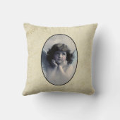 甘いバラ色の生意気なヴィンテージ天使が雲に クッション (裏面)