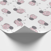 甘いピンクのレディーバグ赤ちゃんシャワー ラッピングペーパー (角)