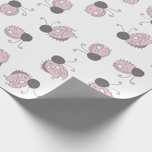 甘いピンクのレディーバグ赤ちゃんシャワー ラッピングペーパー (角)