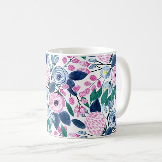 甘いピンクの海軍の花の水色金ゴールドモノグラム コーヒーマグカップ (正面右)