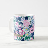 甘いピンクの海軍の花の水色金ゴールドモノグラム コーヒーマグカップ (正面左)