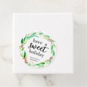 甘いホリデーグッズ焼いたクリスマスリースを持つ フェイバータグ (インサイチュ)