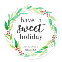 甘いホリデーグッズ焼いたクリスマスリースを持つ