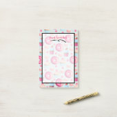 甘いリマインダードーナツマカロンとカップケーキパターン ポストイット (デスク上)