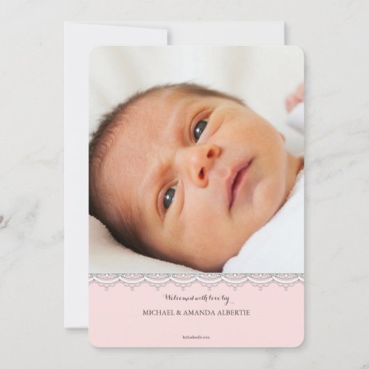 甘いレースの女の赤ちゃんの写真の誕生の発表 案内状 (裏面)