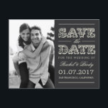 甘いヴィンテージ結婚式の日付を保存 – 木炭 案内ポストカード<br><div class="desc">スタイリッシュにあなたの友人や家族に良いニュースを発表し、彼らはあなたの大きな日のために日付を保存することを確認！他の色でも使用可能。スタンプやスタンプのマッチングも可能。デザイン© berryberrysweet.com</div>