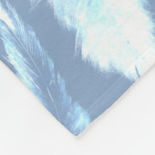 甘い夢 – ライトブルーの水色の羽 – フリースブランケット (角)