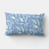 甘い夢 – ライトブルーの水色の羽 –  ランバークッション (裏面)