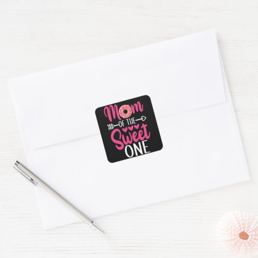 甘い子の母がドーナツを振りかけたもの スクエアシール (封筒)