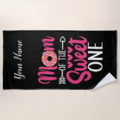 甘い子の母がドーナツを振りかけたもの ビーチタオル (正面)