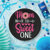 甘い子の母がドーナツを振りかけたもの ペーパープレート (パーティー)