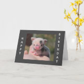 甘い子豚が「ハッピーバースデー」と言う カード (黄色い花)