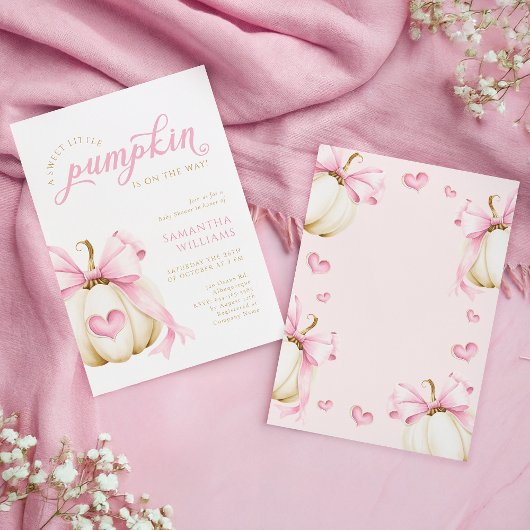 甘い小さなカボチャが赤ちゃんシャワーの途中にある 招待状