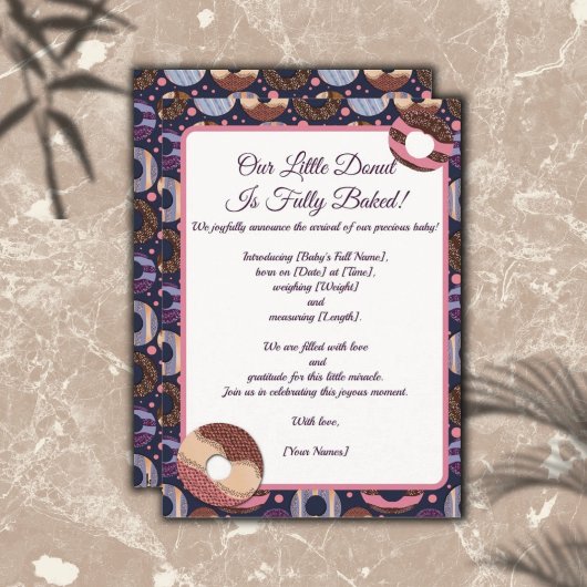 甘い小さなドーナツ紫色の誕生のお知らせ 招待状