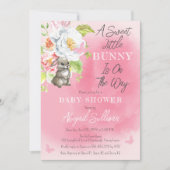 甘い小さなバニーが赤ちゃんシャワーの途中にある 招待状 (正面)