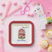 甘い小さなマッシュルームが途中にある ペーパープレート (パーティー)