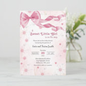 甘い小さな女の子が赤ちゃんシャワーを浴びている 招待状 (スタンド正面)