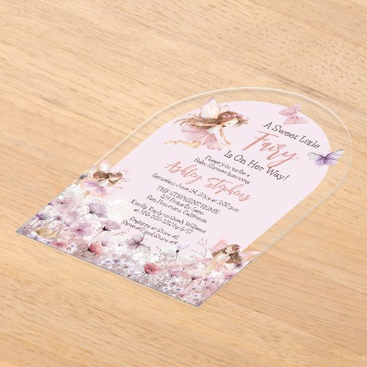 甘い小さな妖精のワイルドフラワーガールベビーシャワー アクリル招待状 (レイダウン)