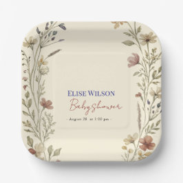 甘い小さな山花が道を進んでいる ペーパープレート