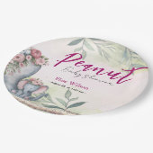 甘い小さな落花生が道を進んでいる ペーパープレート (アングル)