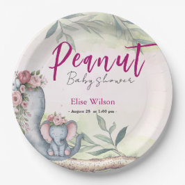 甘い小さな落花生が道を進んでいる ペーパープレート