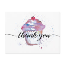 甘い水の色のカップケーキなしロゴベーカリー