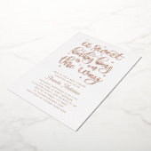 甘い男の赤ちゃんが進んでいる。金ゴールド赤ちゃんシャワー 箔招待状 (回転した状態)