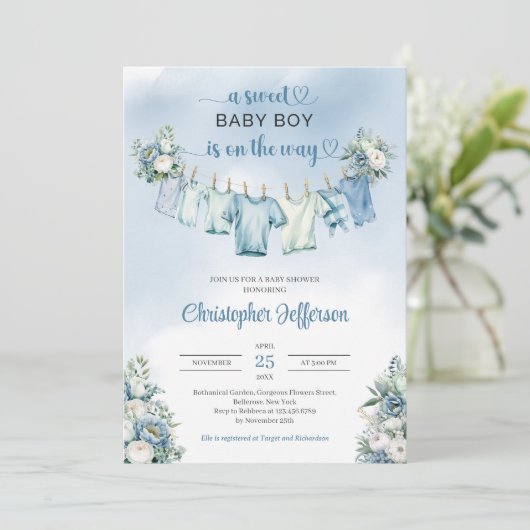 甘い男の赤ちゃんブルー物干しベビーシャワー 招待状 (スタンド正面)