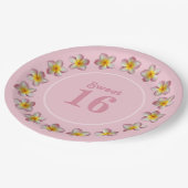 甘い16とプルメリアの花オンピンク ペーパープレート (アングル)