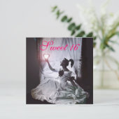 甘い16誕生日パーティー、ピンク明るい赤紫色ブラックダマスク 招待状 (スタンド正面)