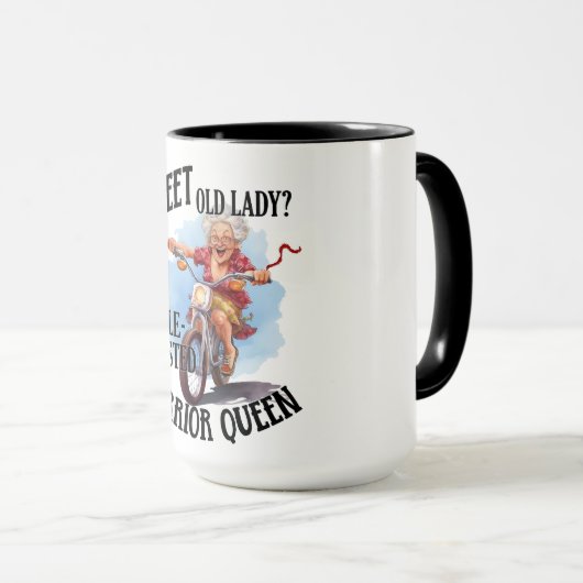 甘おもしろいいオールドレディーウォリアーの女王 マグカップ (正面右)