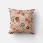 甘くて塩辛いお菓子ベージュパターン クッション (正面)