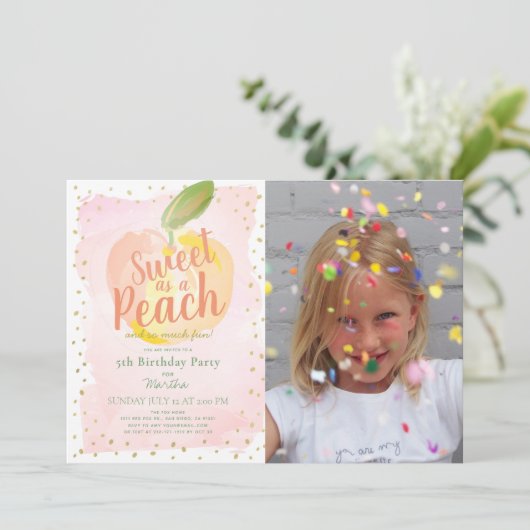 甘くて桃のピンクの女の子フォト誕生日 招待状 (スタンド正面)