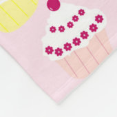 甘く、カラフルなカップケーキパターン フリースブランケット (角)