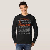 甘やかされた妻がチワハスを愛熱狂するす Tシャツ (正面フル)