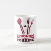 甘やかすことが恋の分裂につながる コーヒーマグカップ (中央)