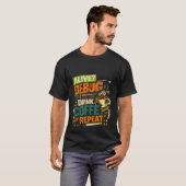 生きてる?デバッグ。コーヒー飲む。繰り返す。面白いプログラマーC Tシャツ (正面フル)