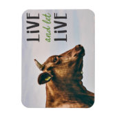 生きて、茶色の牛と一緒に住まわせるポートレートビーガン マグネット (縦)