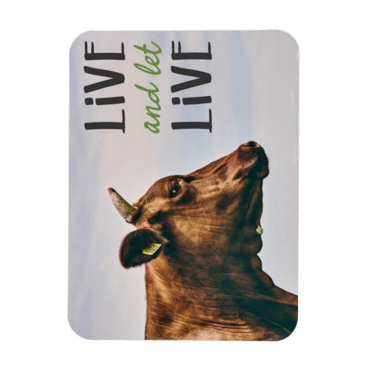 生きて、茶色の牛と一緒に住まわせるポートレートビーガン マグネット (縦)