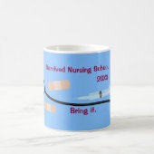生き延びられた看護専門学校 コーヒーマグカップ (中央)