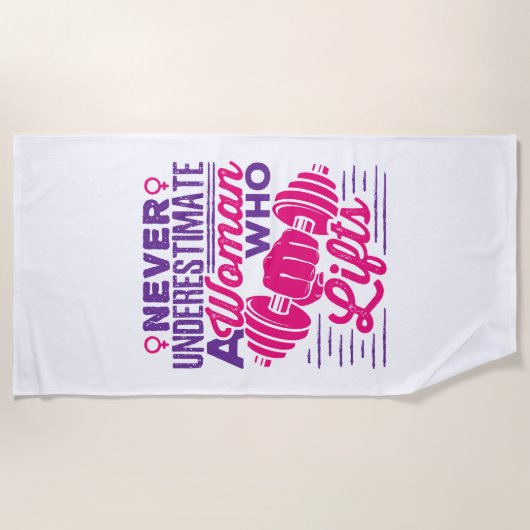 生き延びる女性を決して過小評価しない ビーチタオル (正面)