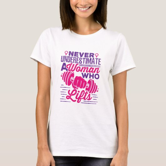 生き延びる女性を決して過小評価しない Tシャツ (正面)