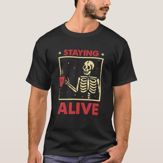 生き残りの骸骨飲料コーヒーおもしろい骨格 Tシャツ (正面)