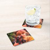 生き物を持つ少女 スクエアペーパーコースター (インサイチュ)