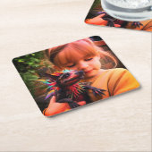 生き物を持つ少女 スクエアペーパーコースター (アングル)