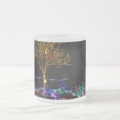 生き生きとした宝石の森のマグカップ フロストグラスマグカップ (中央)